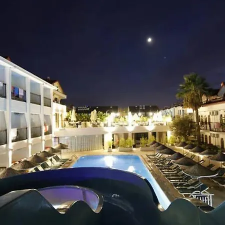 Aparthotel Golden Life *